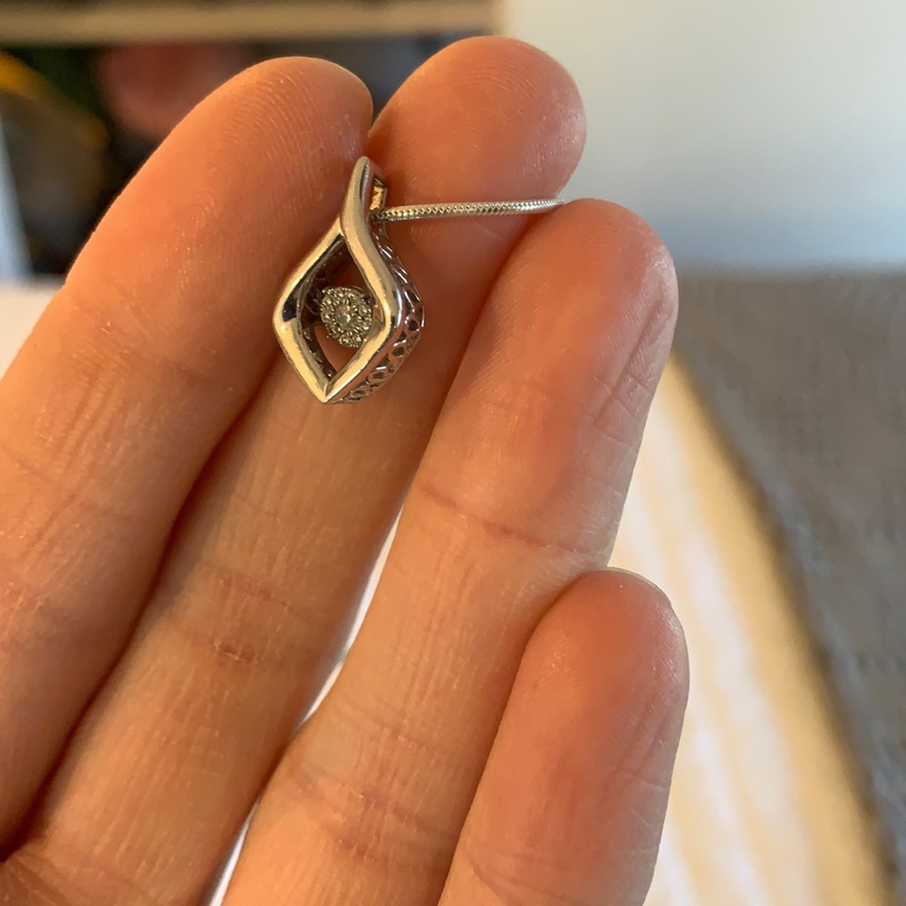 Real cluster diamonds suspended necklace